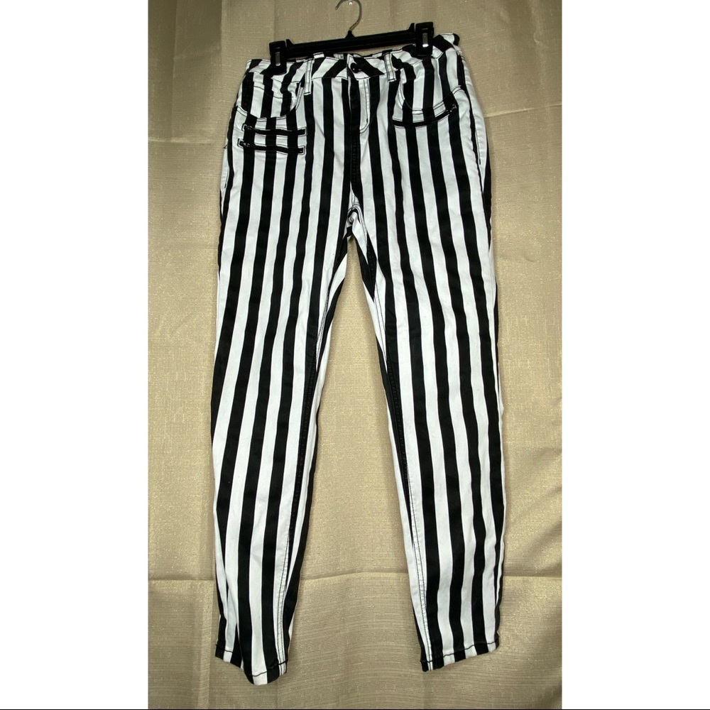 BLACK AND WHITE STRIPED PANTS